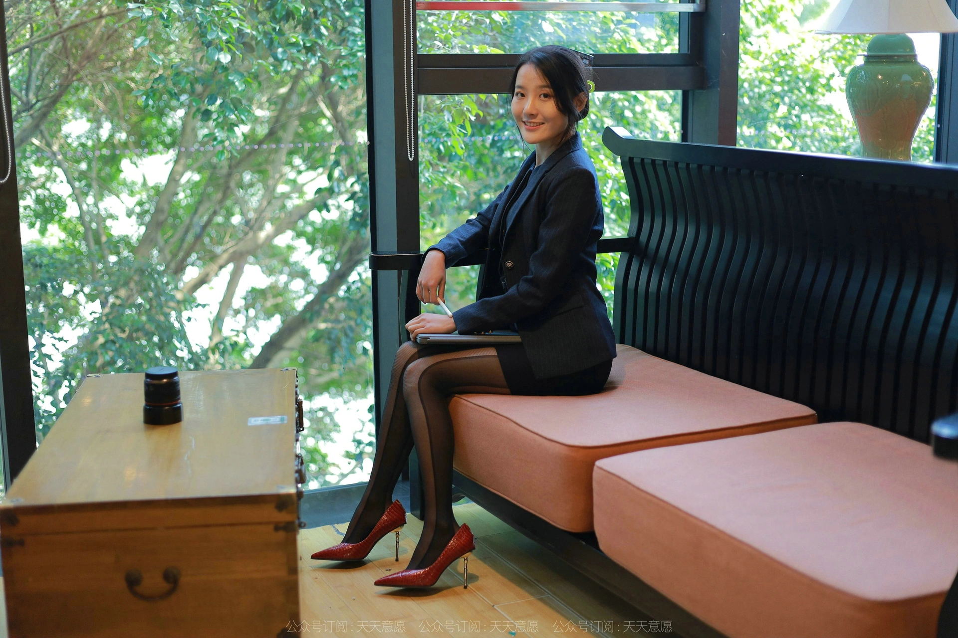 [IESS异思趣向] 2022.04.12 丝享家 1057:婉萍《OL嘿丝玉姐》 1